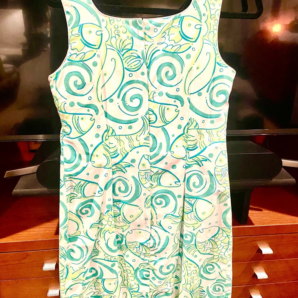NWT - Size 4 Lilly Pullitzer cotton shift dress in white/ green fish print. - Picture 4 of 5